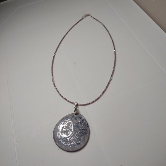 Decorative Large Shell Pendant Necklace With Flowers 21 1/4 Inches Long - Picture 2 of 12